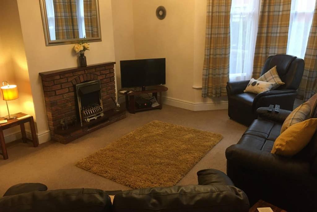 Spacious & Cozy Mid Wales Town Centre Apartment, With Bike Storage Llandrindod Wells Dış mekan fotoğraf