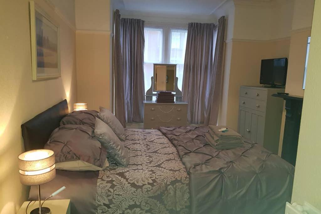 Spacious & Cozy Mid Wales Town Centre Apartment, With Bike Storage Llandrindod Wells Dış mekan fotoğraf