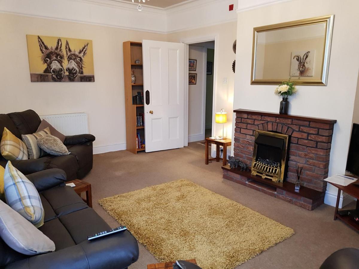 Spacious & Cozy Mid Wales Town Centre Apartment, With Bike Storage Llandrindod Wells Dış mekan fotoğraf