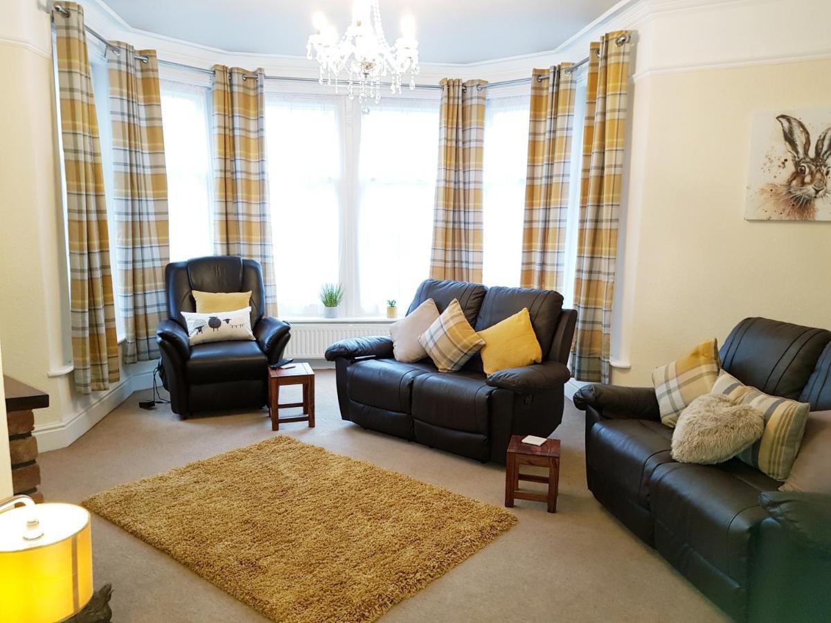 Spacious & Cozy Mid Wales Town Centre Apartment, With Bike Storage Llandrindod Wells Oda fotoğraf